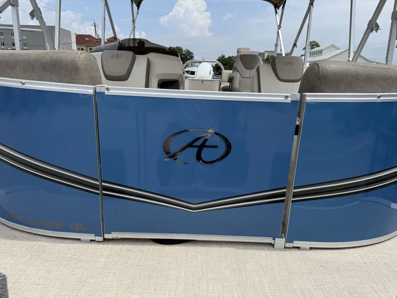Slide: The Image of Avalon 2385 LSZ QL 2023 - 17