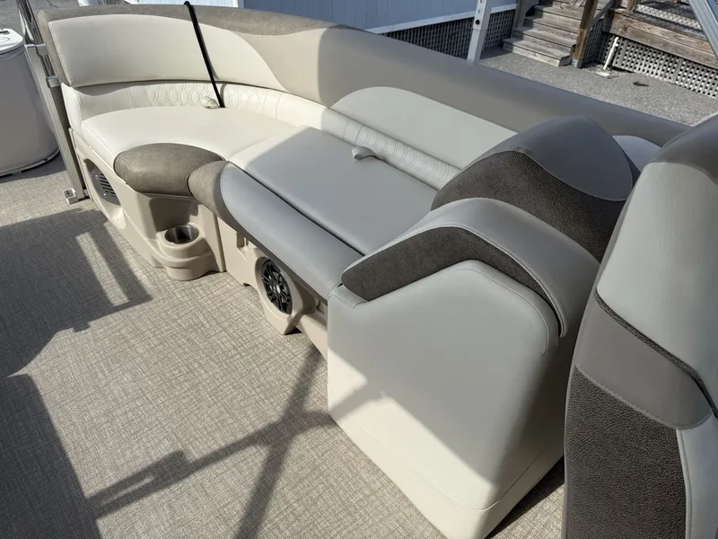 Slide: The Image of Avalon 2385 LSZ QL 2023 - 33