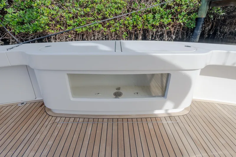 Slide: The Image of Viking 62 Enclosed Bridge Tail Dancer-Wash Basin - 47