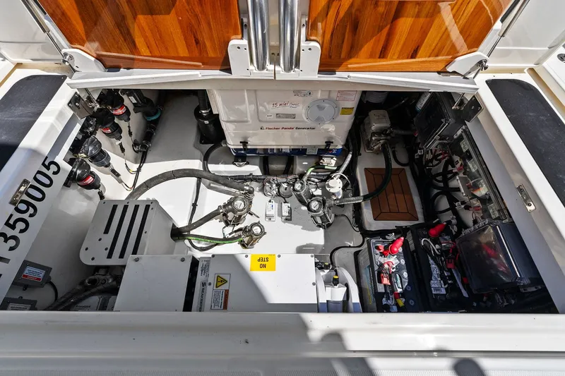 Slide: The Image of Boston Whaler 405 CONQUEST 2025 - 71