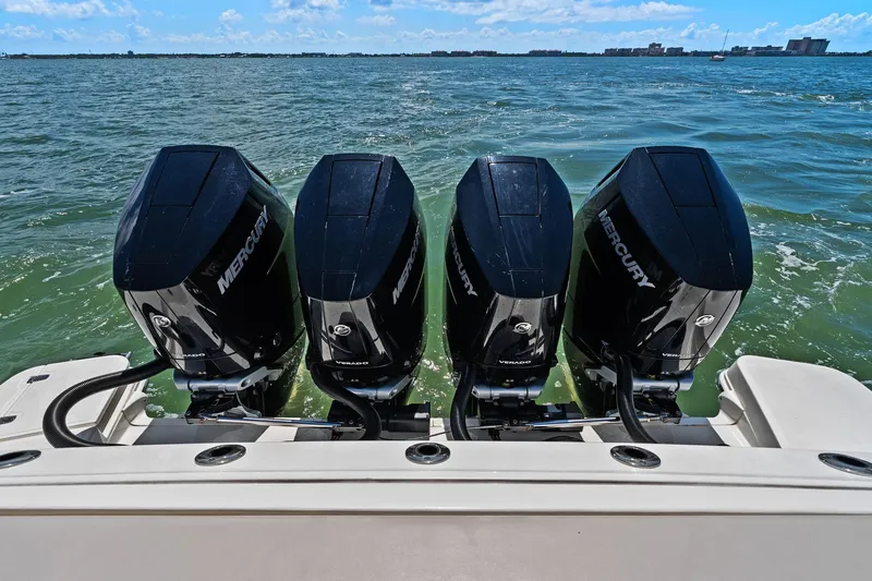 Slide: The Image of Boston Whaler 405 CONQUEST 2025 - 63
