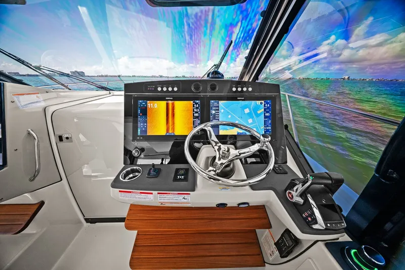 Slide: The Image of Boston Whaler 405 CONQUEST 2025 - 47