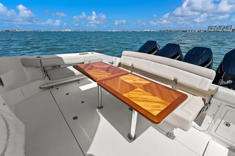 Slide: The Image of Boston Whaler 405 CONQUEST 2025 - 81