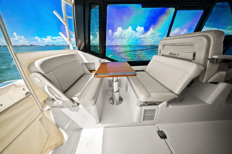 Slide: The Image of Boston Whaler 405 CONQUEST 2025 - 53