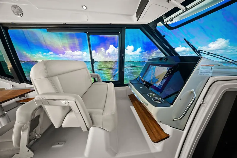 Slide: The Image of Boston Whaler 405 CONQUEST 2025 - 56
