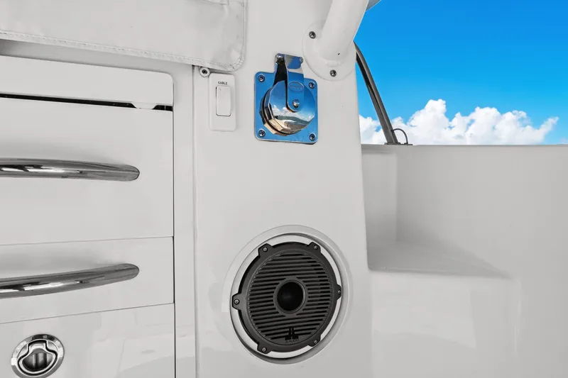 Slide: The Image of Boston Whaler 405 CONQUEST 2025 - 65