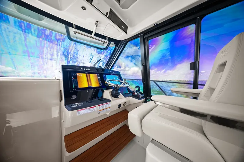 Slide: The Image of Boston Whaler 405 CONQUEST 2025 - 46