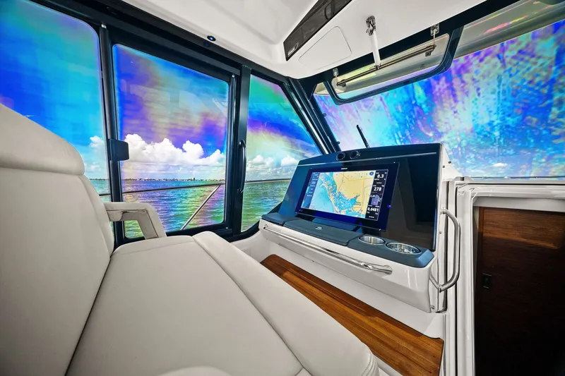 Slide: The Image of Boston Whaler 405 CONQUEST 2025 - 54