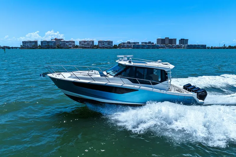 The Image of Boston Whaler 405 CONQUEST 2025 - 0