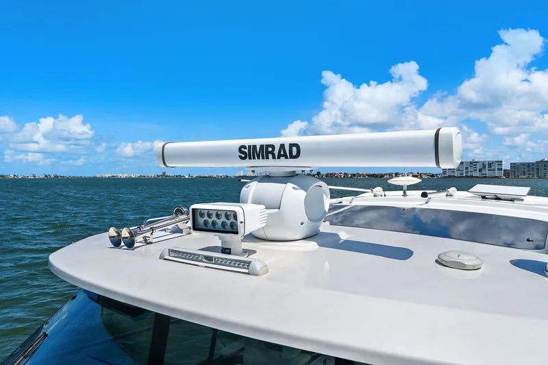 Slide: The Image of Boston Whaler 405 CONQUEST 2025 - 77
