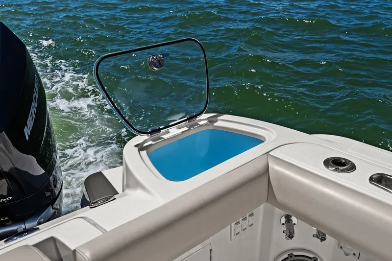 Slide: The Image of Boston Whaler 405 CONQUEST 2025 - 62