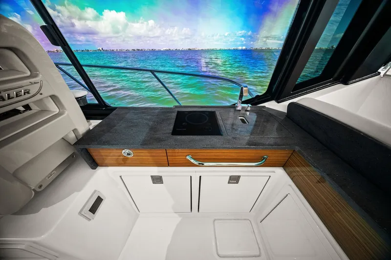 Slide: The Image of Boston Whaler 405 CONQUEST 2025 - 50