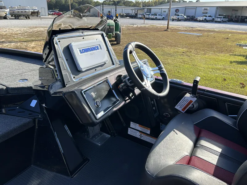 Slide: The Image of Ranger Z520R 2024 - 10