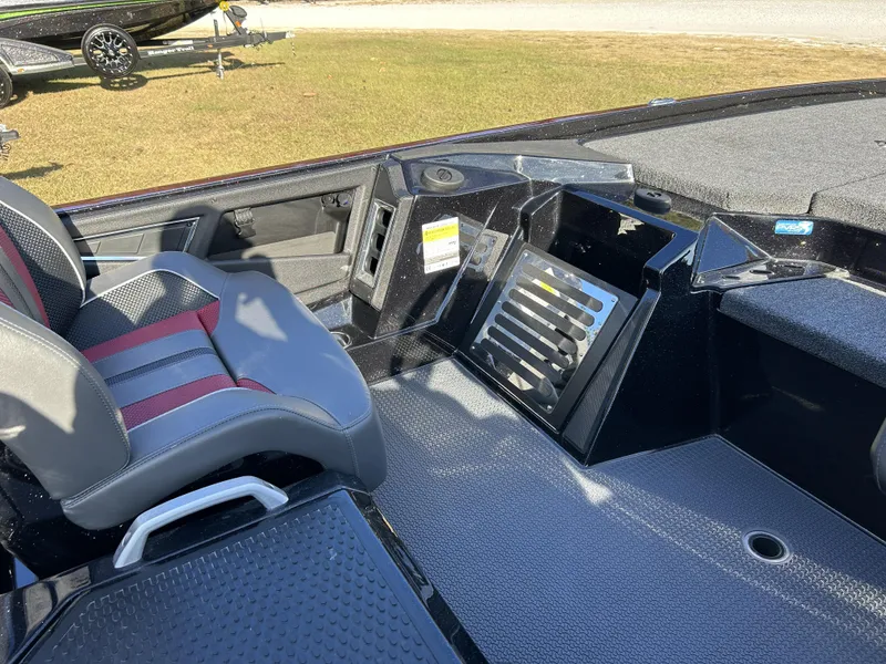 Slide: The Image of Ranger Z520R 2024 - 22