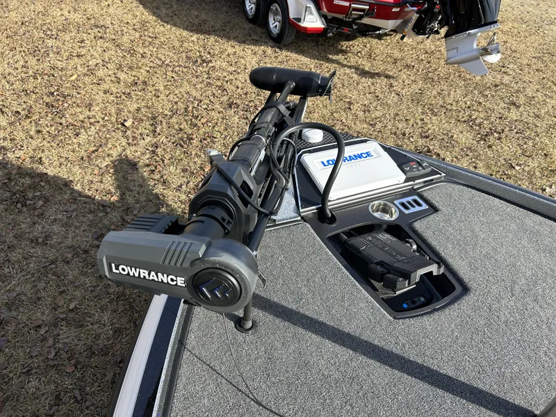 Slide: The Image of 2024 Ranger Z521R Ranger Cup Equipped boat with Lowrance electronics. - 7