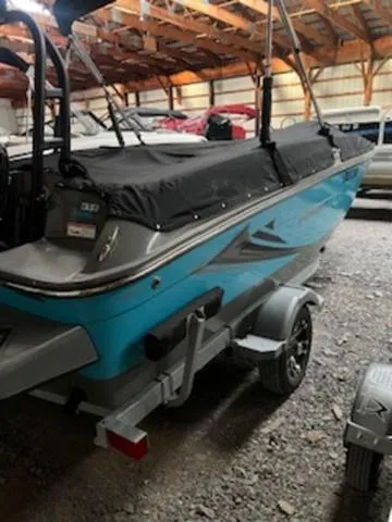 Slide: The Image of Bayliner Element E18 2022 - 5