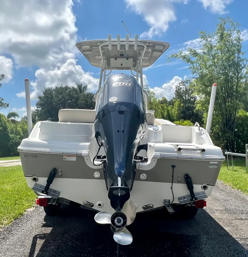 Slide: The Image of 2018 NauticStar 22 XS boat with outboard motor, rear view. - 19