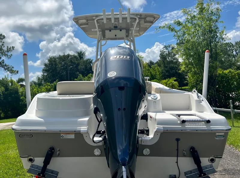 Slide: The Image of 2018 NauticStar 22 XS boat with 200 HP engine, rear view. - 20