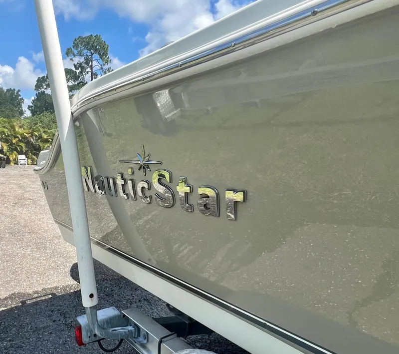 Slide: The Image of 2018 NauticStar 22 XS boat side view with logo. - 7