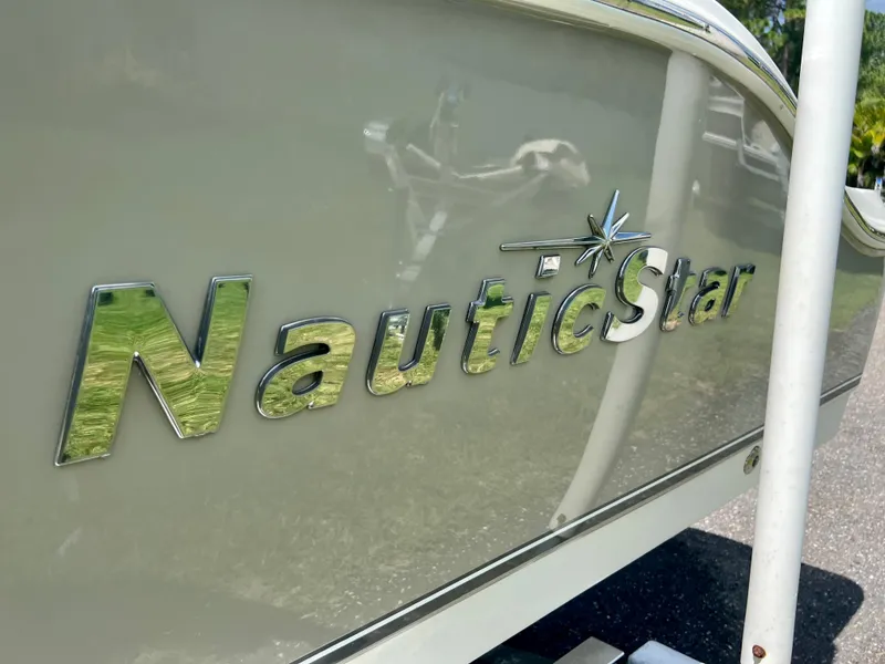 Slide: The Image of 2018 NauticStar 22 XS boat logo on hull. - 8