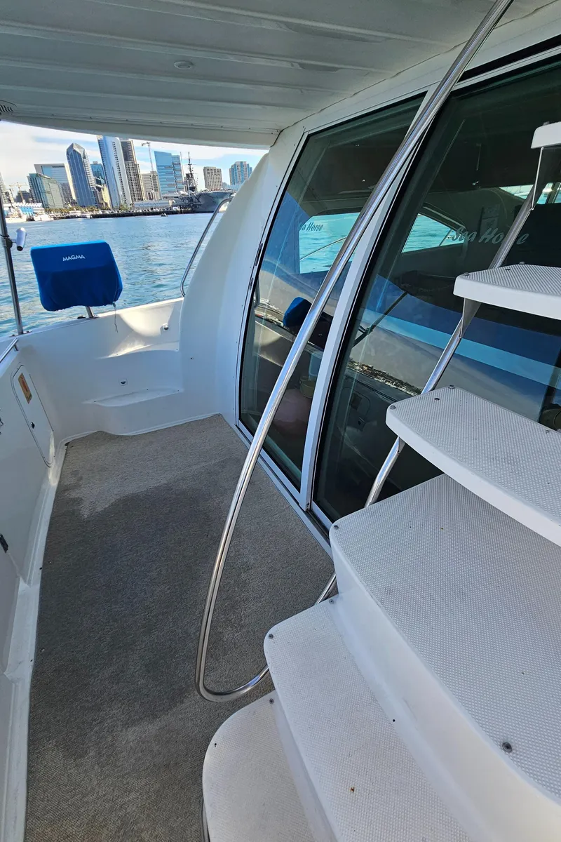 Slide: The Image of Maxum 4600 SCB Limited Edition Yacht, 2002, with city skyline view. - 20