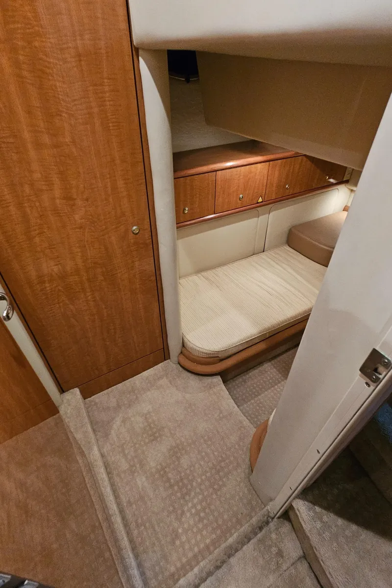 Slide: The Image of Interior of 2002 Maxum 4600 SCB Limited Edition yacht. - 42