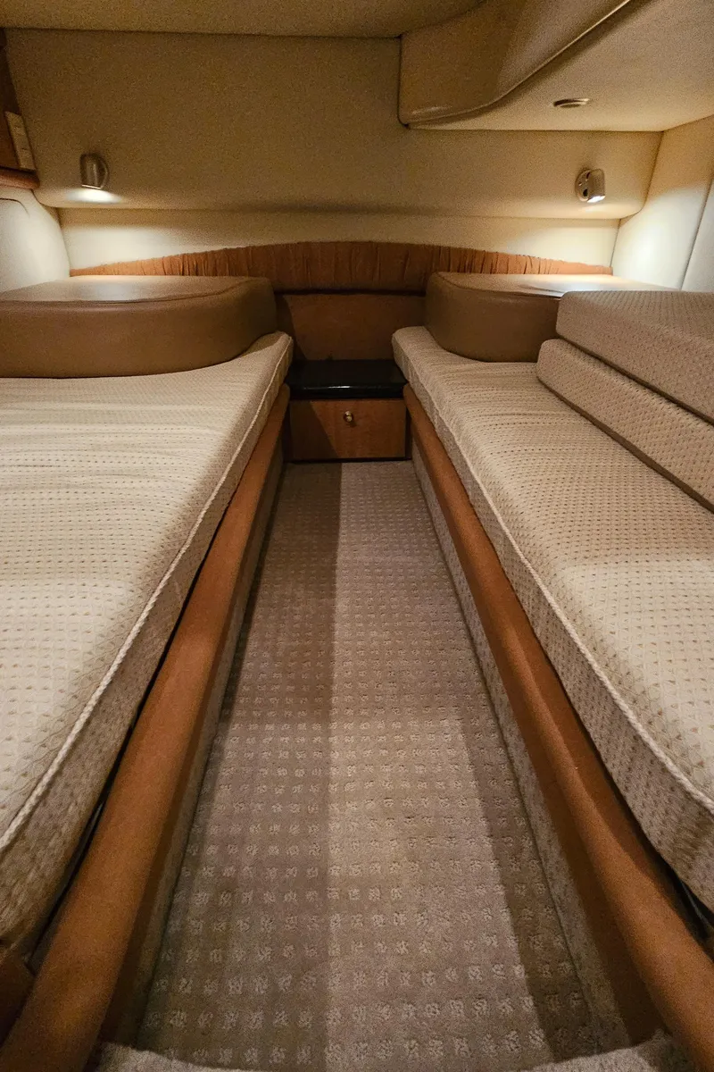 Slide: The Image of Interior of 2002 Maxum 4600 SCB Limited Edition yacht. - 43