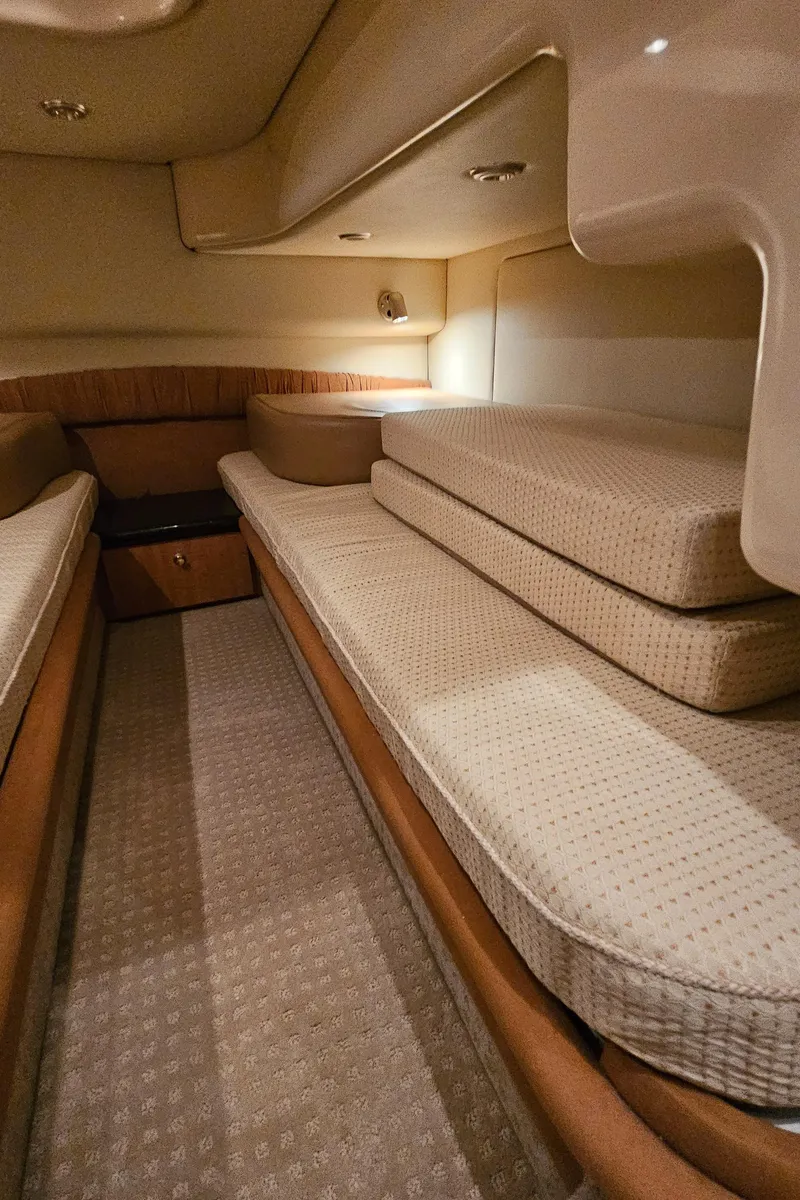 Slide: The Image of Interior of 2002 Maxum 4600 SCB Limited Edition yacht. - 44