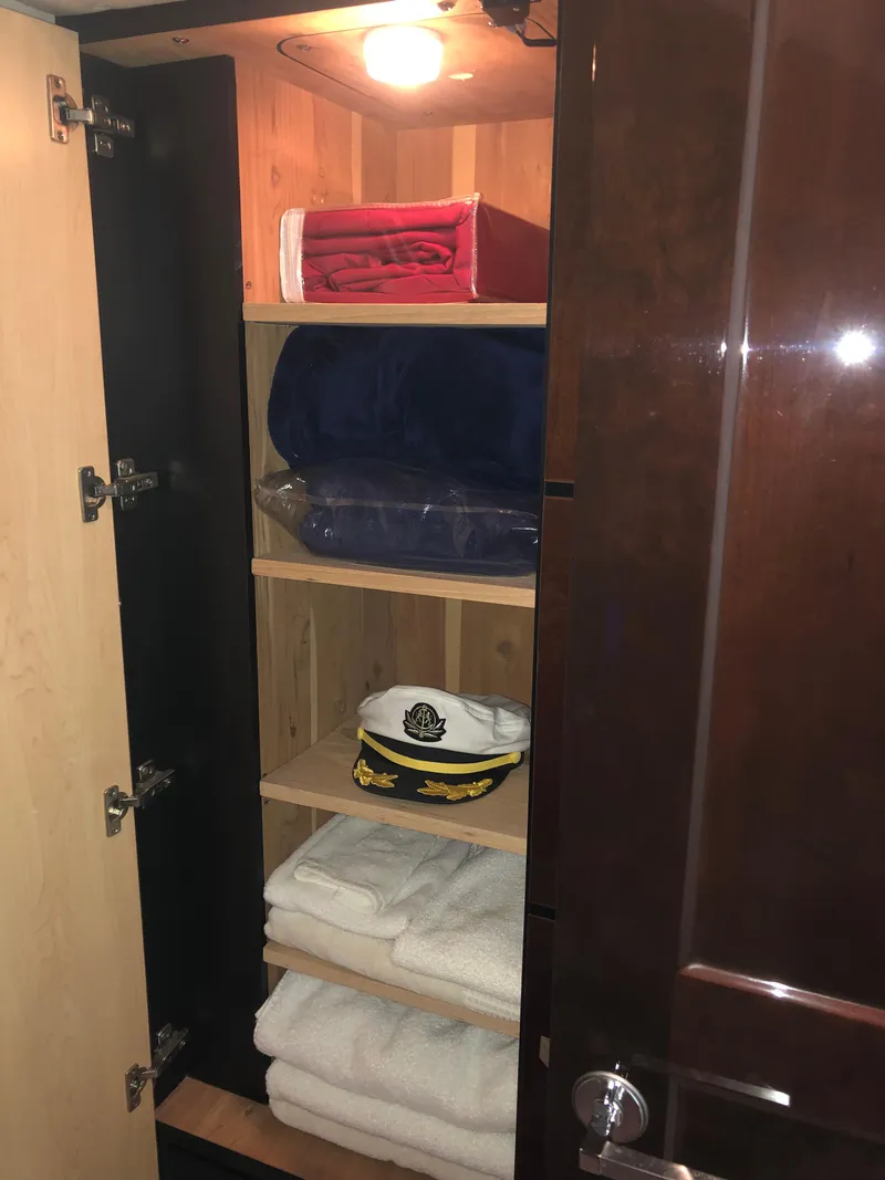 Slide: The Image of Sea Ray 47 Sedan Bridge 2008 - 27