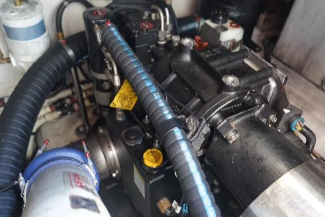 Slide: The Image of Engine compartment of a 2010 Sea Ray 470 Sundancer boat. - 27