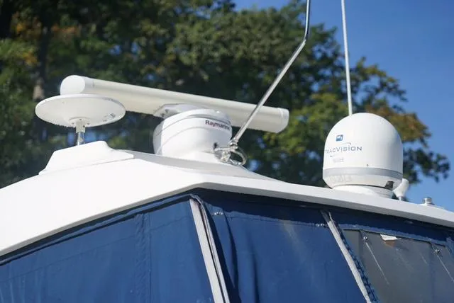 Slide: The Image of 2010 Sea Ray 470 Sundancer yacht with radar and satellite equipment. - 3