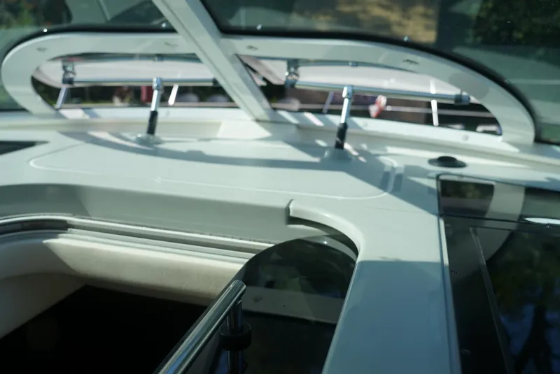 Slide: The Image of 2010 Sea Ray 470 Sundancer yacht deck with sleek design and modern features. - 4