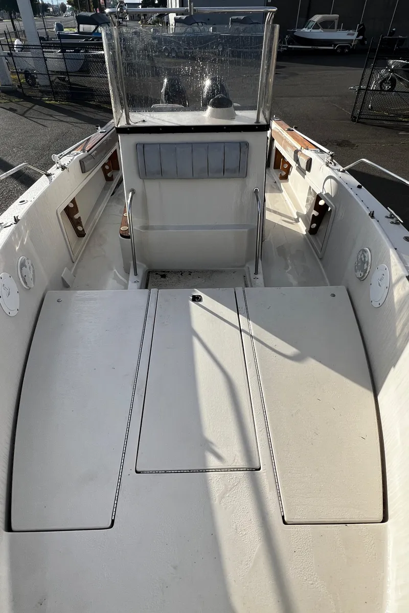 Slide: The Image of 1988 Sea Ray Laguna 23 boat interior with open deck and console. - 24