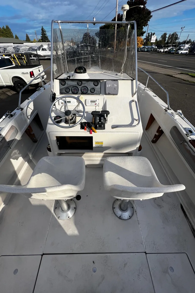 Slide: The Image of 1988 Sea Ray Laguna 23 boat interior with dual seats and control console. - 7