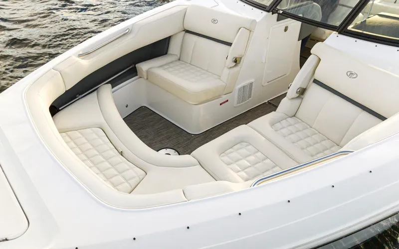 Slide: The Image of 2018 Cobalt 30 R boat with luxurious white seating. - 15