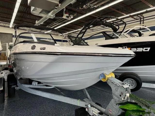 Slide: The Image of 2024 Yamaha Boats SX195 on trailer in showroom. - 3