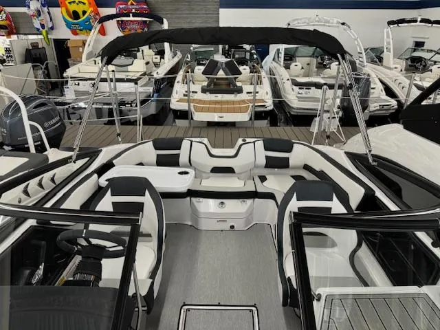 Slide: The Image of 2024 Yamaha Boats SX195 interior view at a boat show. - 9