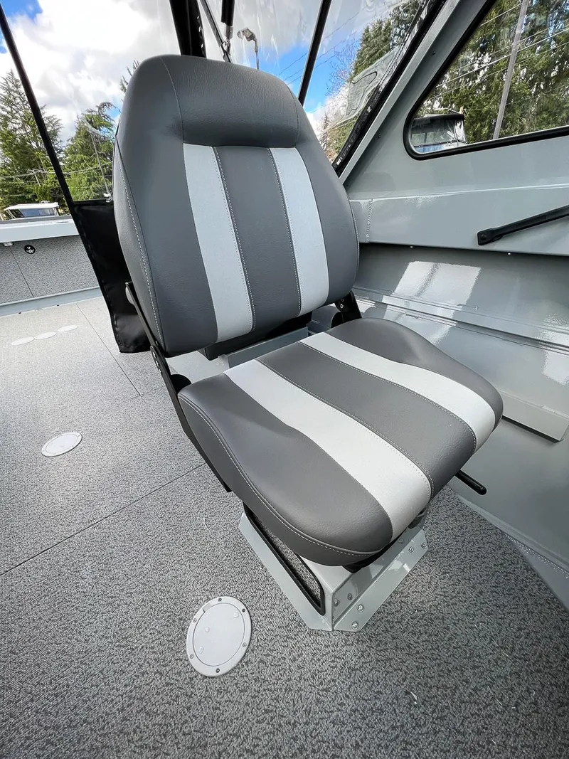 Slide: The Image of 2023 Hewescraft 200 Pro-V ET boat interior with a gray and white captain's chair. - 11
