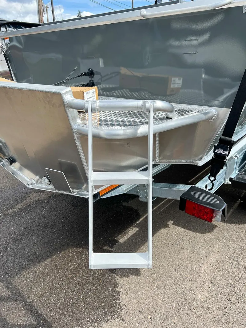 Slide: The Image of 2023 Hewescraft 200 Pro-V ET boat rear view with ladder and trailer. - 17