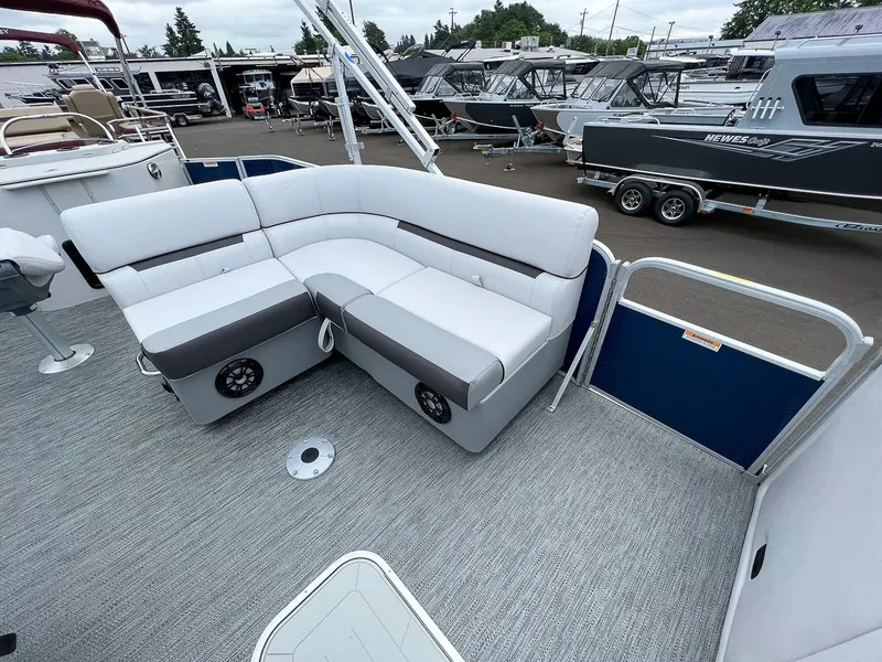 Slide: The Image of Godfrey SW 2286 FS 2023 - 10