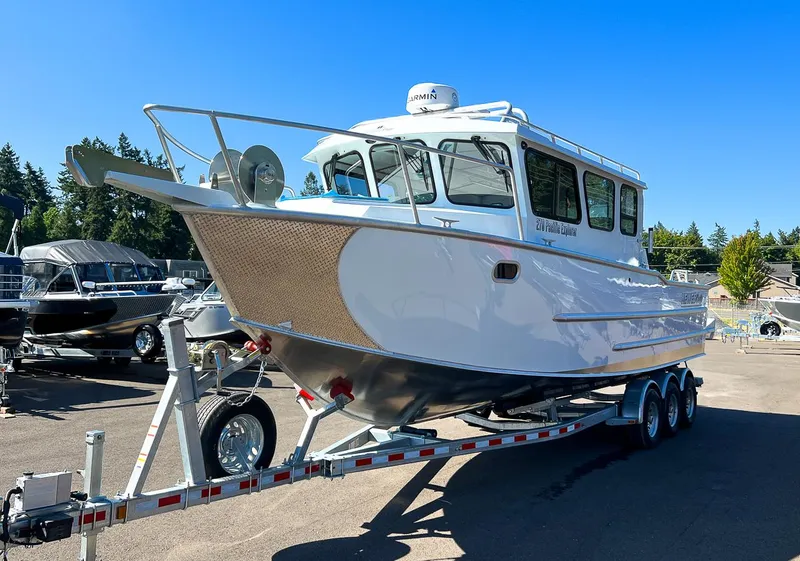 Slide: The Image of Hewescraft 270 Pacific Explorer 2026 - 6