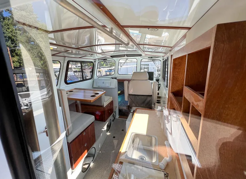 Slide: The Image of Hewescraft 270 Pacific Explorer 2026 - 7