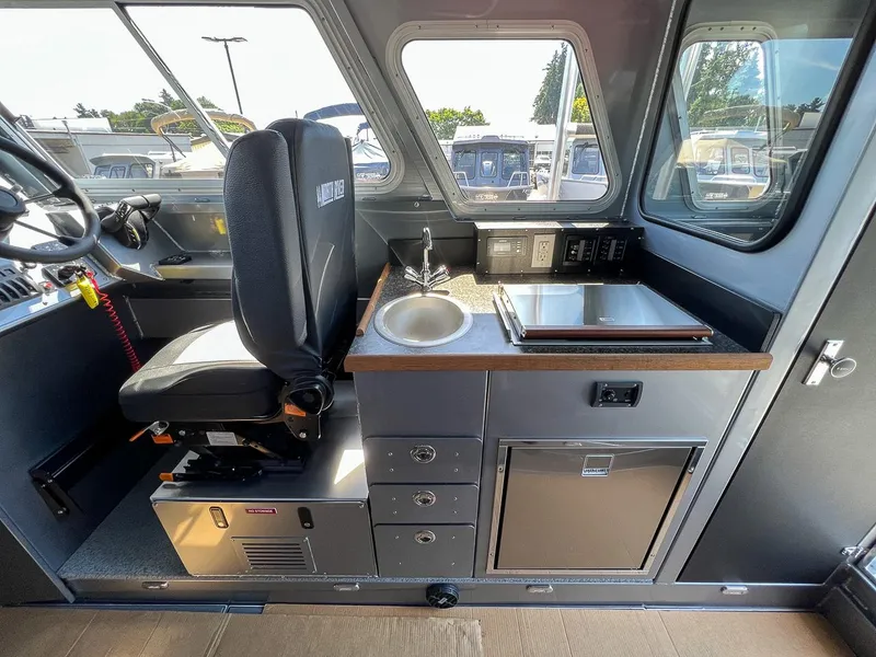 Slide: The Image of North River 2700 SXL 2026 - 12