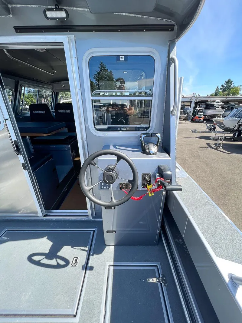 Slide: The Image of North River 2700 SXL 2026 - 17