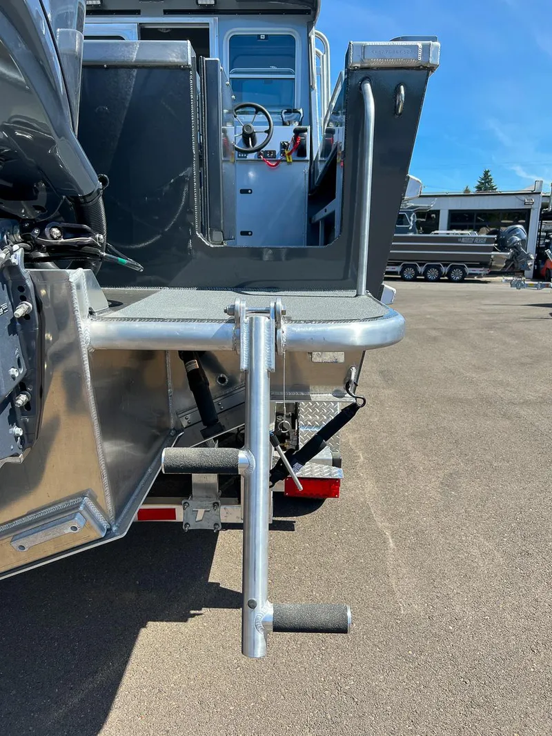 Slide: The Image of North River 2700 SXL 2026 - 25