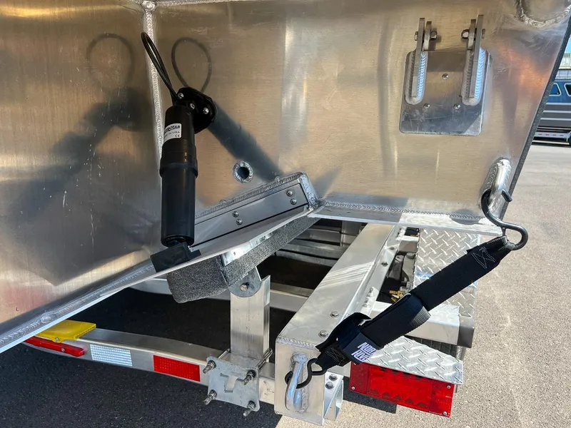 Slide: The Image of North River 2700 SXL 2026 - 26