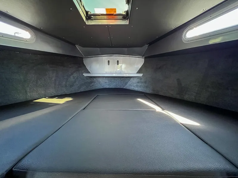 Slide: The Image of North River 2700 SXL 2026 - 8