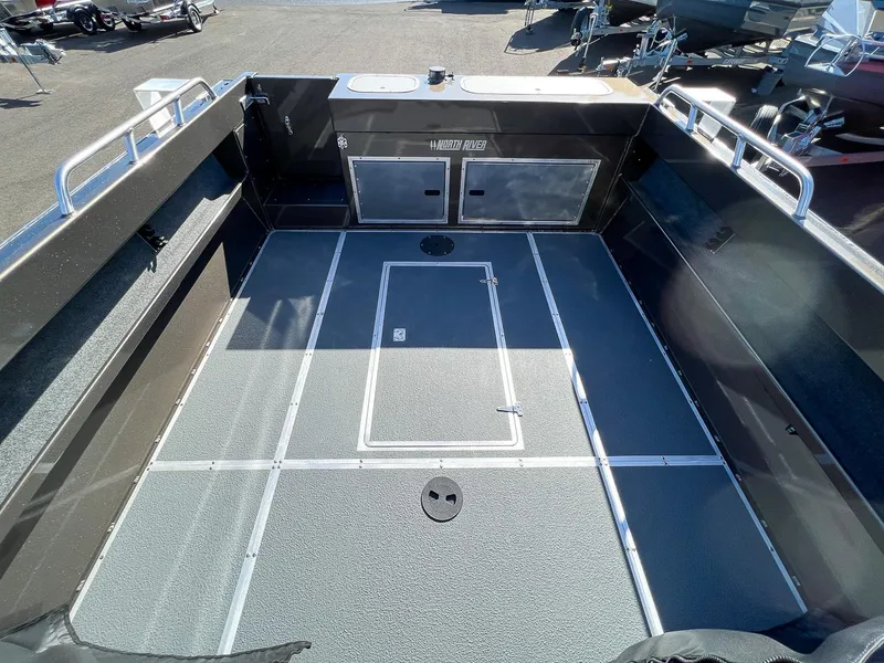 Slide: The Image of North River 23' Seahawk 2026 - 16