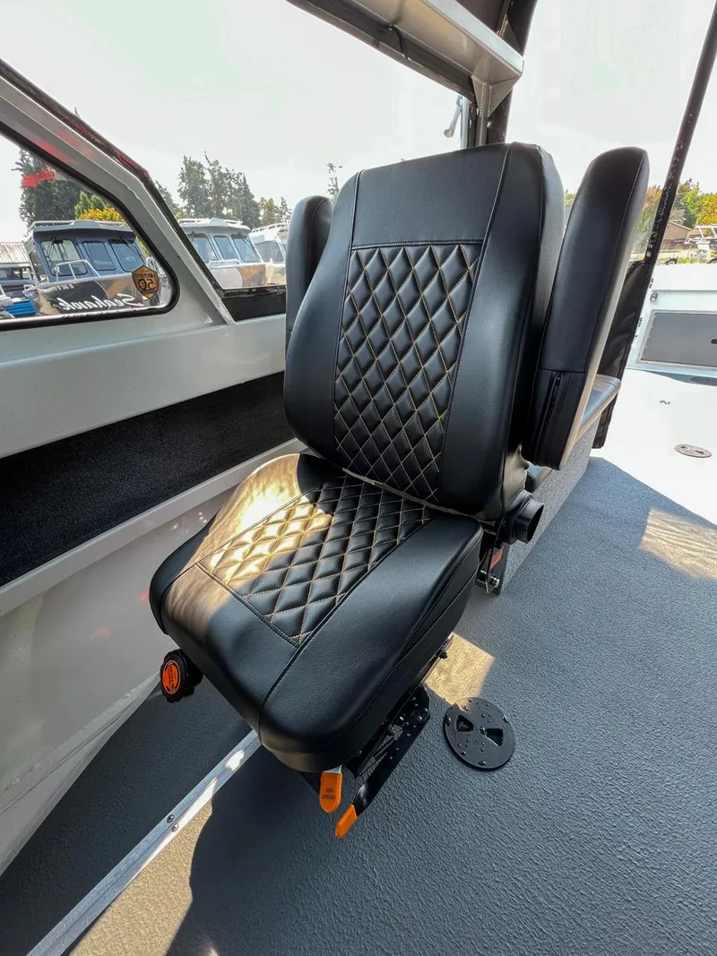 Slide: The Image of North River 23' Seahawk 2026 - 12