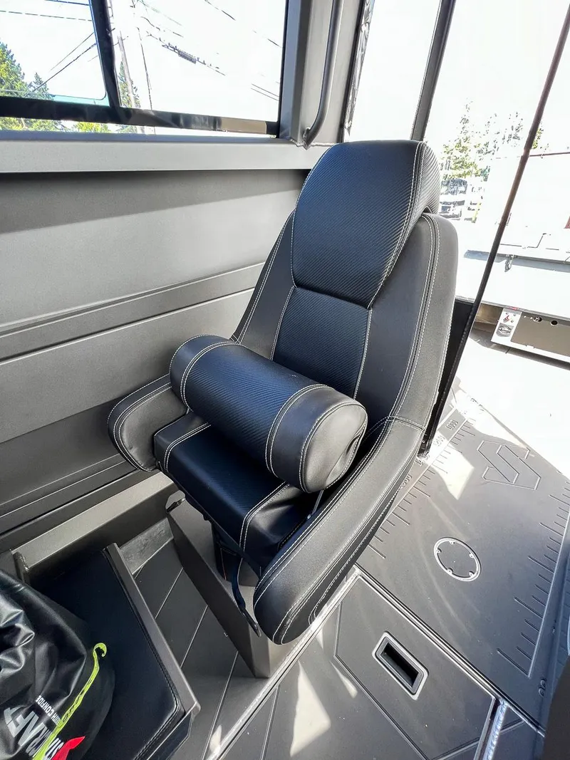Slide: The Image of Captain's chair in 2023 Stabicraft 2250 Ultra Centercab boat. - 13